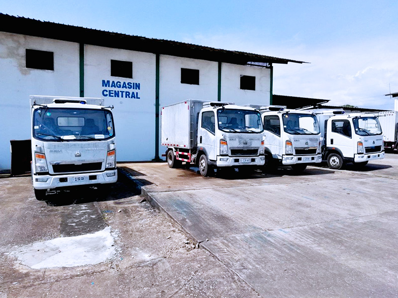 SINOTRUK light refrigerated trucks purchased by the largest drinking water company in The Republic of Congo are used for bottled water transportation. These trucks gain high praise from the customer and has been sold out for batches.